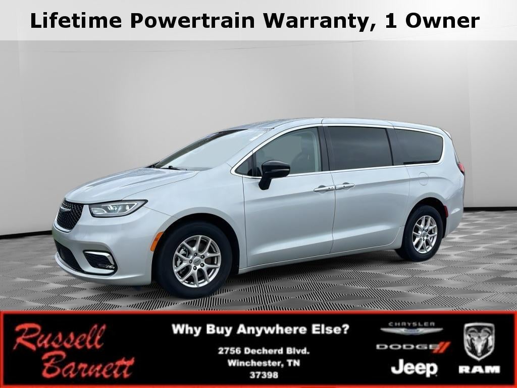 2024 Chrysler Pacifica Touring L's photo
