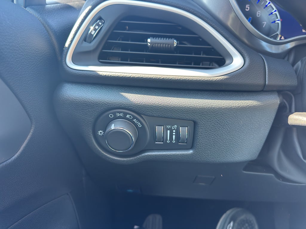 2026 Chrysler Voyager LX